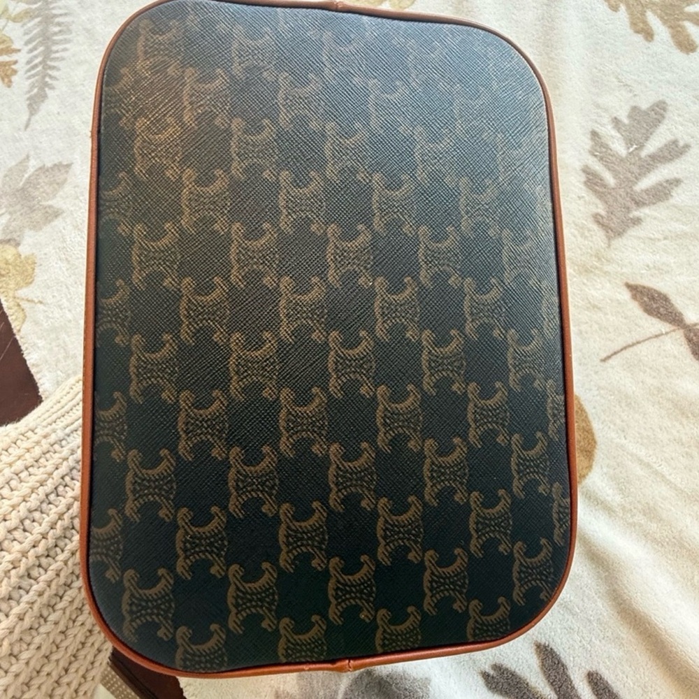 Celine Medium Bucket Bag - Picture 5 of 8